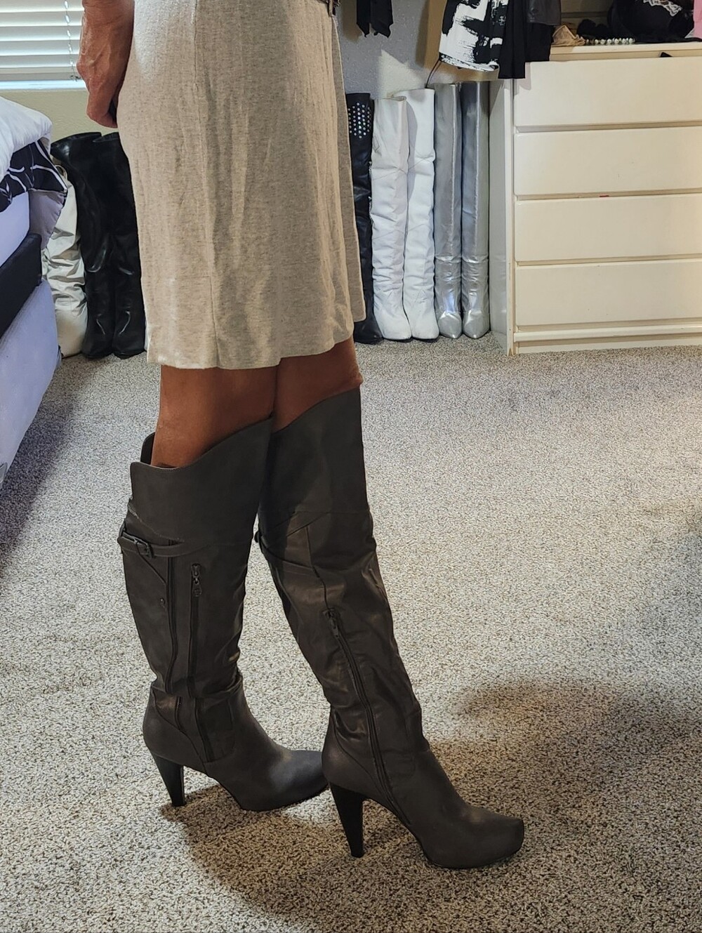 G By GUESS Women's SIZE 11 Knee  High Grey High-Heel Boots